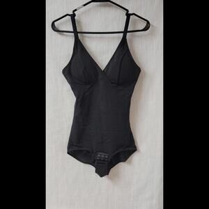 NWOT WOMENS SHAPEWARE SZ MEDIUM B2